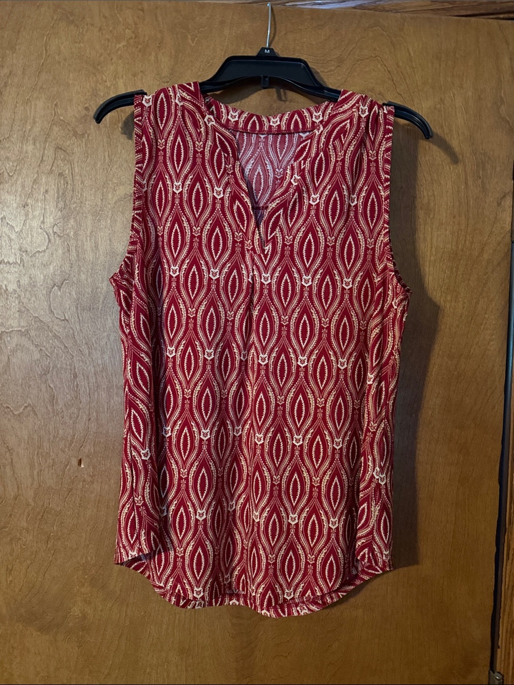 Women’s Sleeveless Red Patterned V-Neck Top